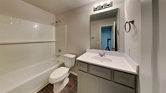 Building Photo - 1024 S Blackjack Ln