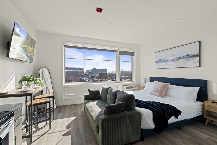 Building Photo - 501 N Perth St