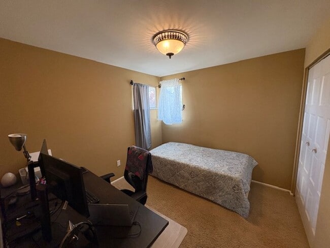 Building Photo - Fantastic 3 bed 2 bath home in Centennial ...