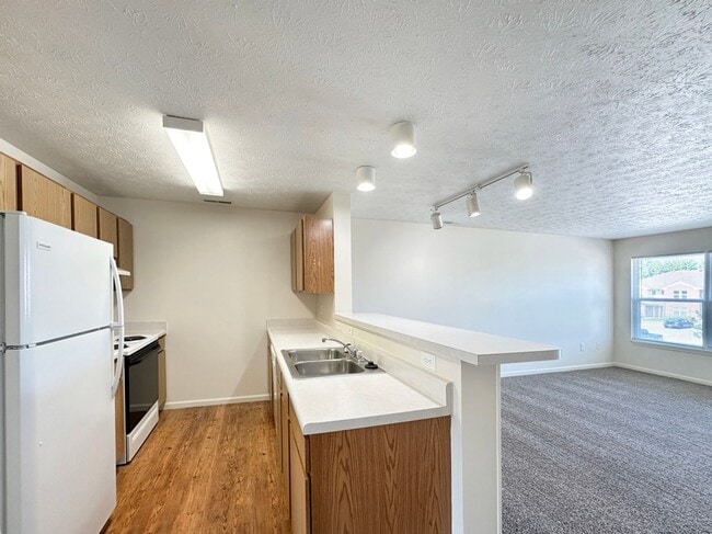 Building Photo - Adrian College Less than 2 miles away*********** Sand Creek 1 Bedroom*************Rent $999/month