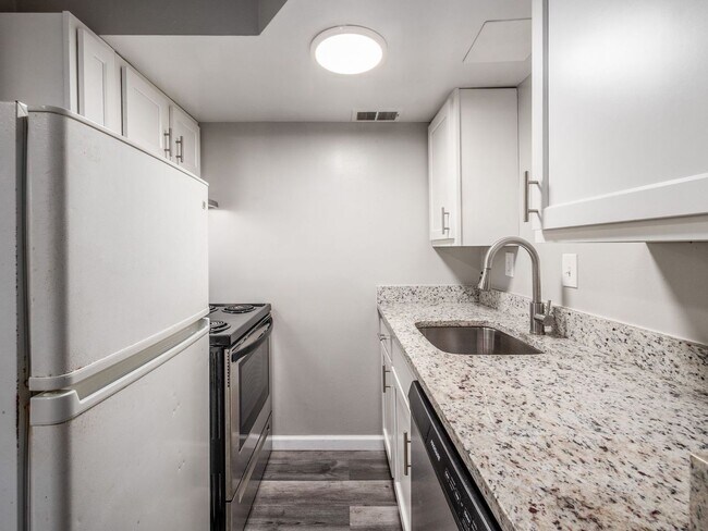 Interior Photo - 60-76 W. 8th Avenue