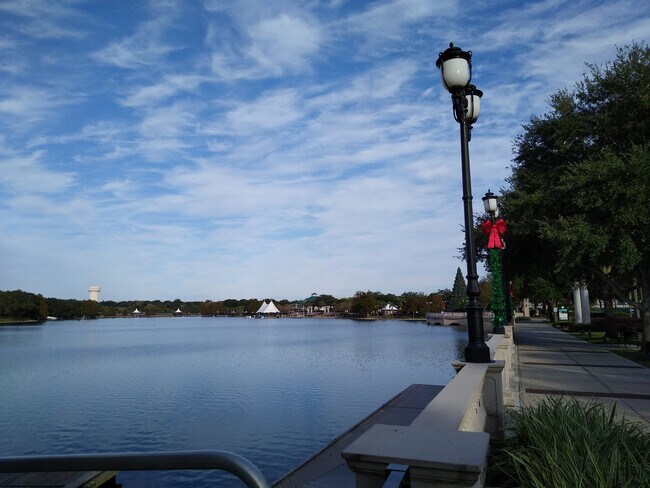 Building Photo - Blue Pointe