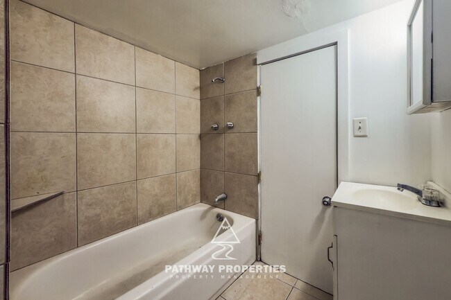 Building Photo - 785 28th St