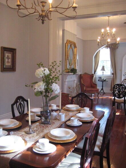 DINING R - 400 Millaudon St