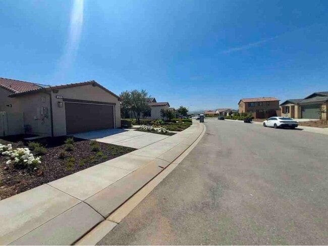 Building Photo - 1496 Pinyon Ln