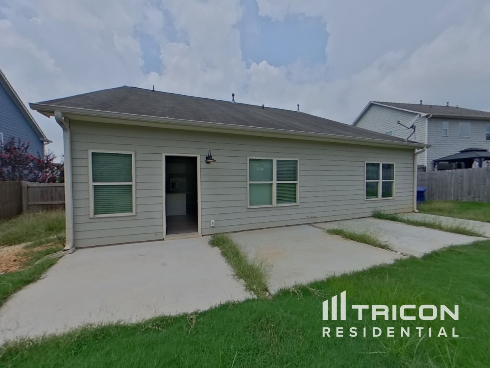 Building Photo - 2143 Massey Ln