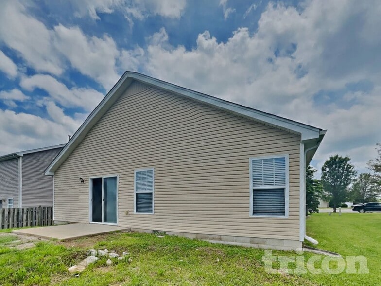 Building Photo - 904 Grand Oak Dr