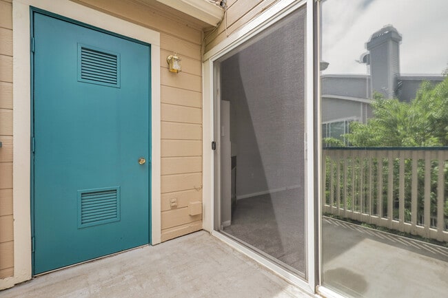 Building Photo - 8475 Pebble Creek Way