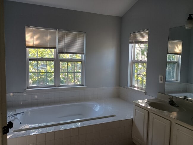 Building Photo - 2039 Capstone Cir