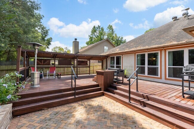 Building Photo - 6004 Hunnington Dr