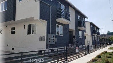 Building Photo - 4114 Oakwood Ave