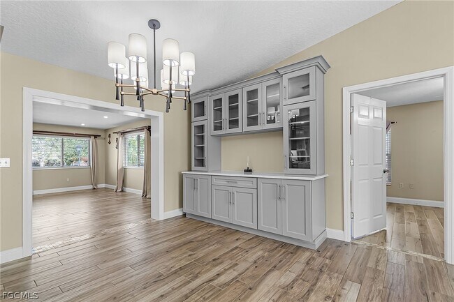 Building Photo - 985 Quail Run