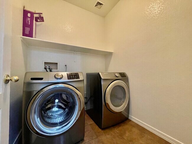 Building Photo - 14559 S Camino Larga Vista
