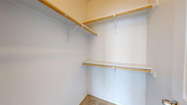 Building Photo - 609 Peyton St