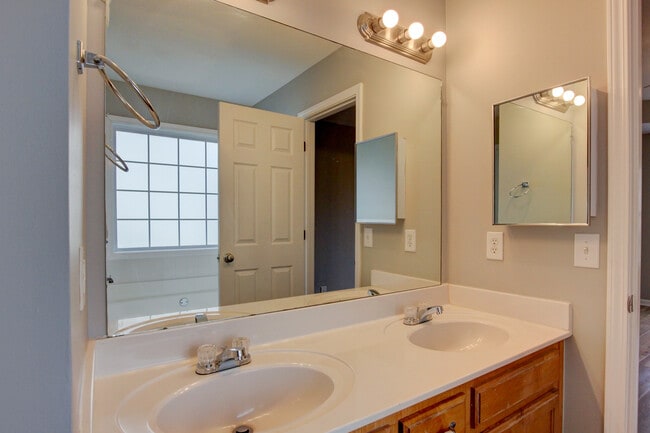 Building Photo - 3696 S Naples Ct