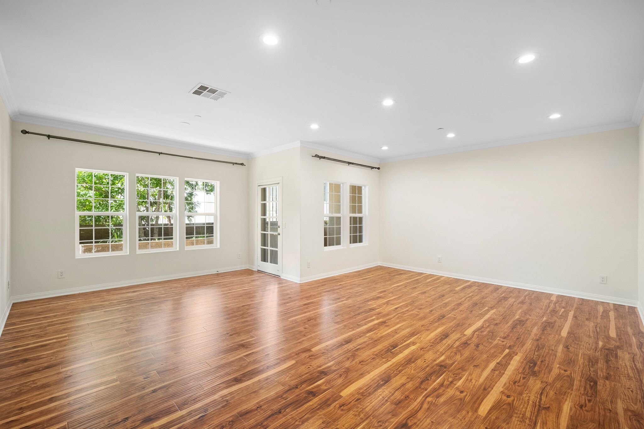 Building Photo - 415 E Dryden St