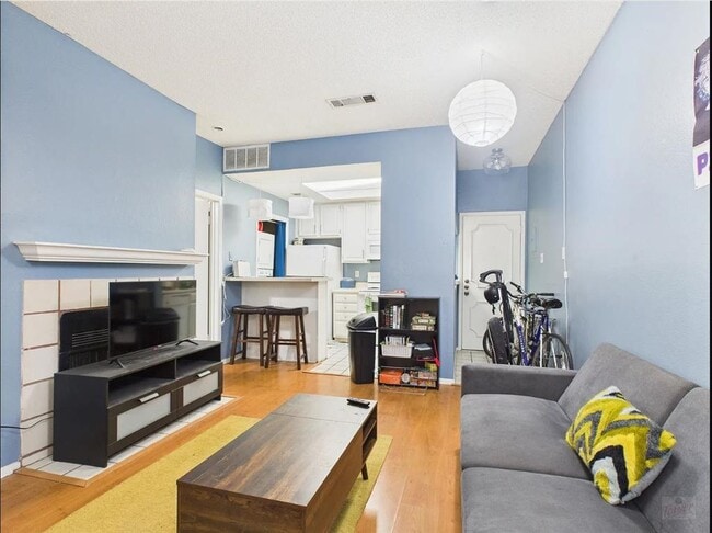 Primary Photo - 806 W 24th St