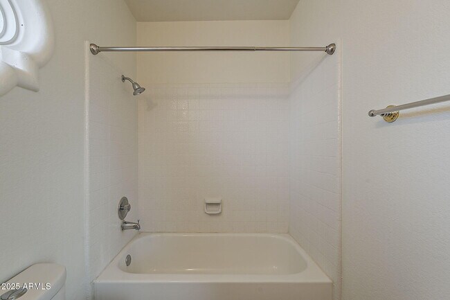 Building Photo - 5136 E Evergreen St