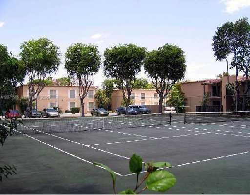 Building Photo - 10818 N Kendall Dr