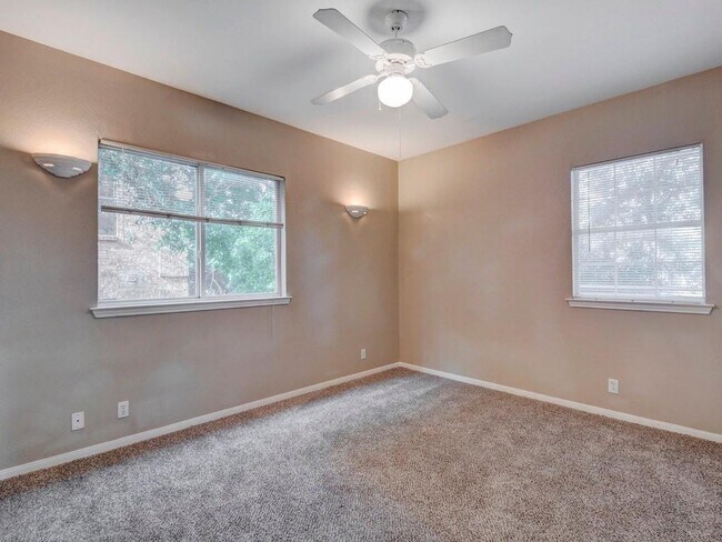 Building Photo - 2502 Leon St