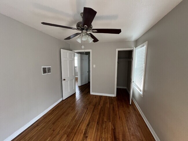 Building Photo - One Bed/One Bath Close to Woodlawn Lake Park