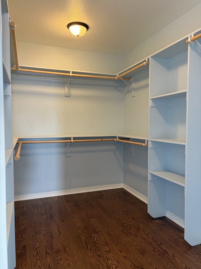 Building Photo - 4221 Chippewa Dr