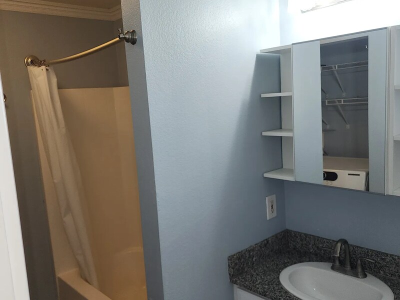 Building Photo - 318 Fife St