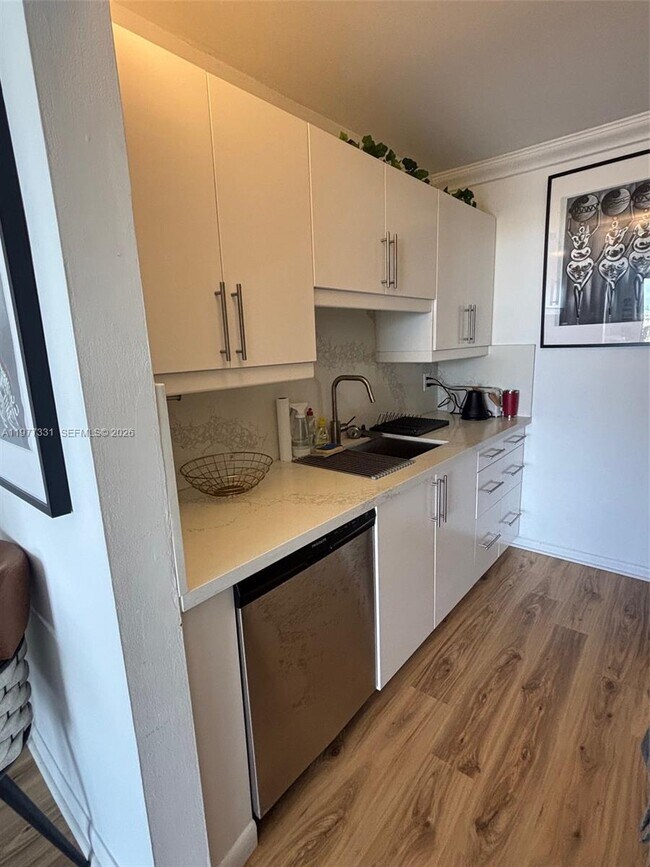 Building Photo - 2350 NE 135th St