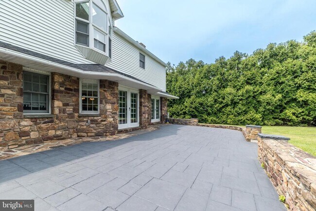 Building Photo - 38 Chestnut Valley Dr