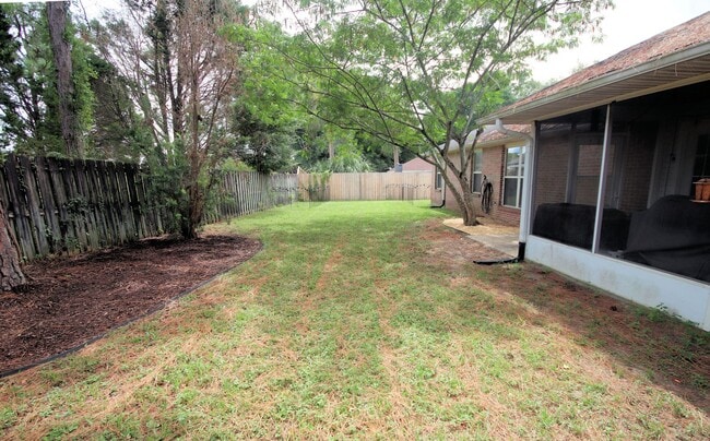 Building Photo - Lovely Cul-De-Sac Home in South Crestview