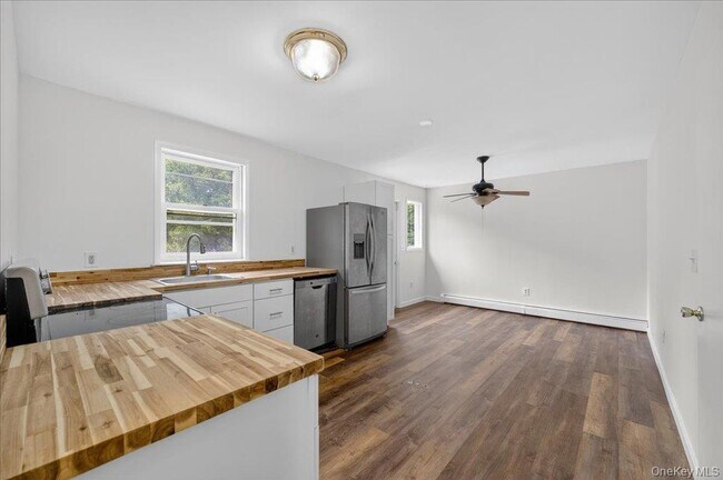 Building Photo - 226 Knoth Rd