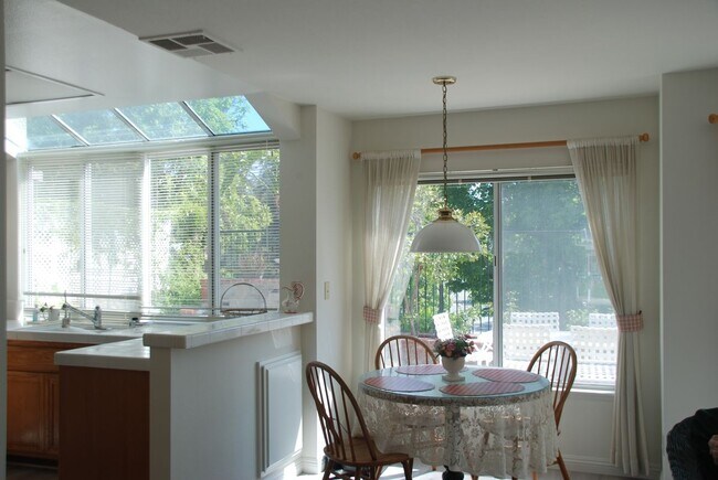Building Photo - 16236 Peppertree Ln