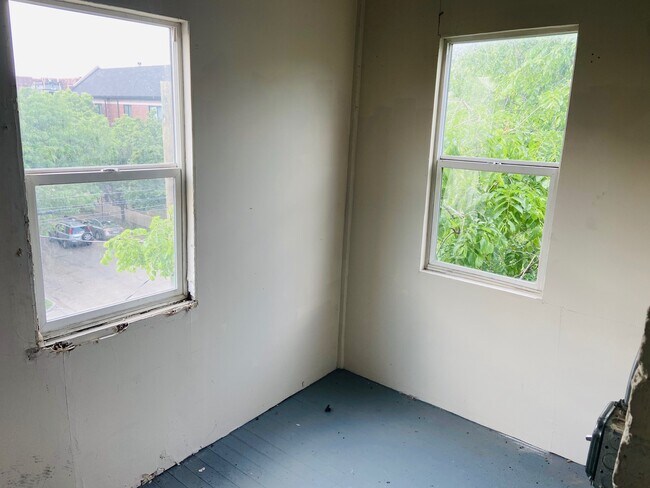 Building Photo - 1656 N Talman Ave