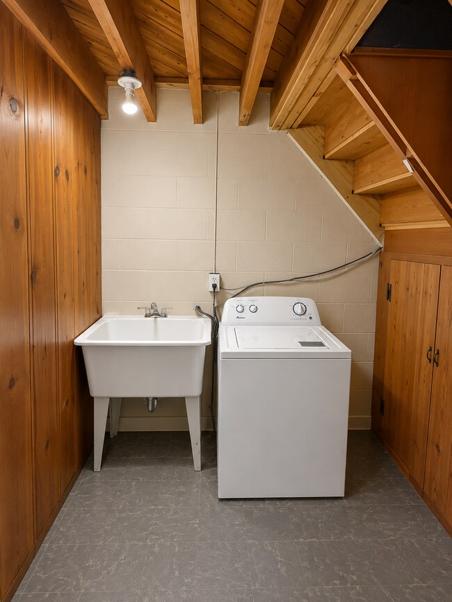Building Photo - Spacious Dundalk Home with Finished Basement & Fireplace