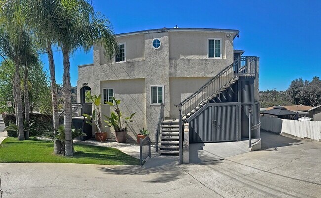 Building Photo - La Mesa Four-Plex Townhouse with Decks & G...