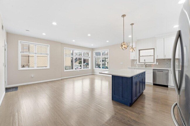 Building Photo - 5103 Meadowview Ave