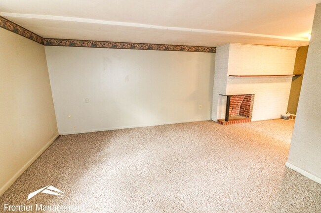 Building Photo - 1425 Harry Road
