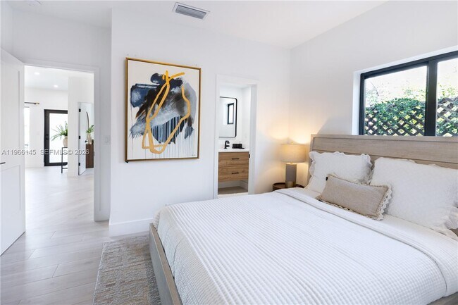 Building Photo - 1420 SW 17th St