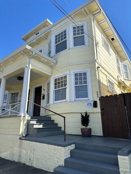Primary Photo - 665 43rd St