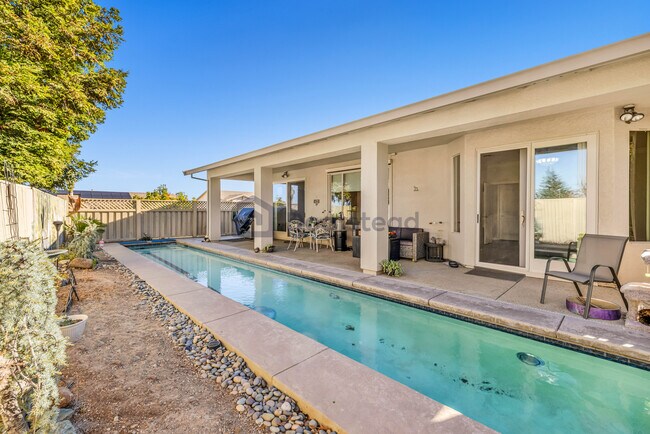Building Photo - 400 Plover Ct
