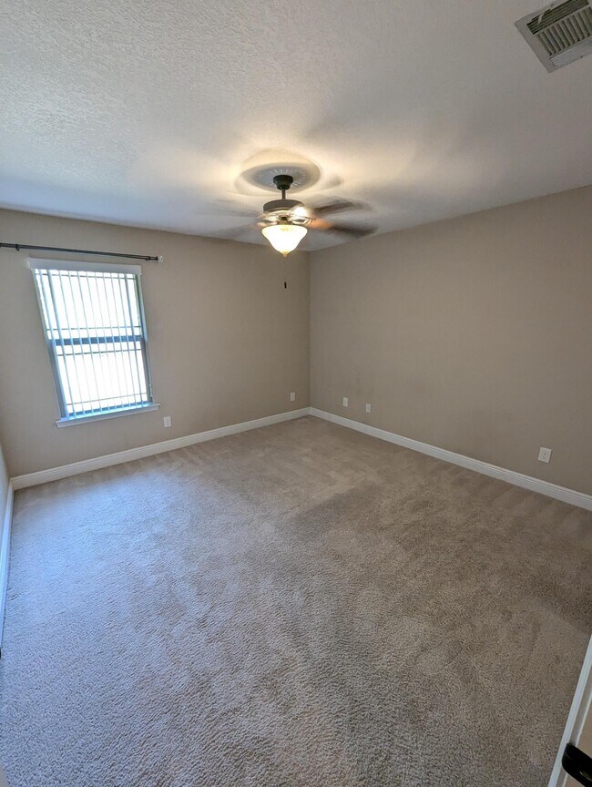 Building Photo - 6686 Bryant Rd