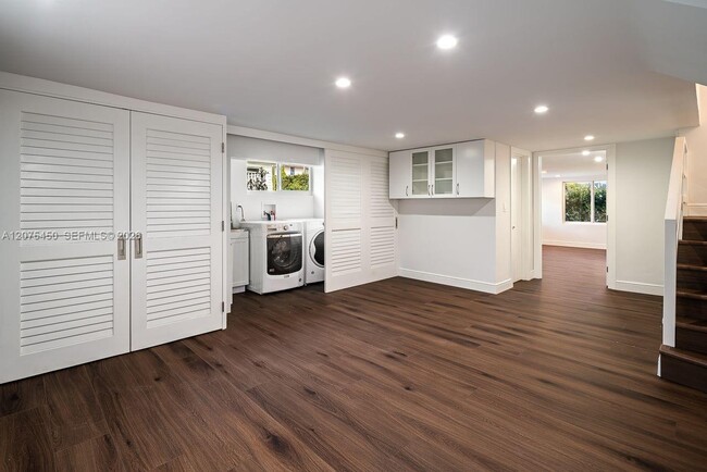 Building Photo - 669 S Mashta Dr