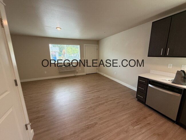 Building Photo - Newer 2-Bedroom Apartment located off Jasper rd in South Springfield