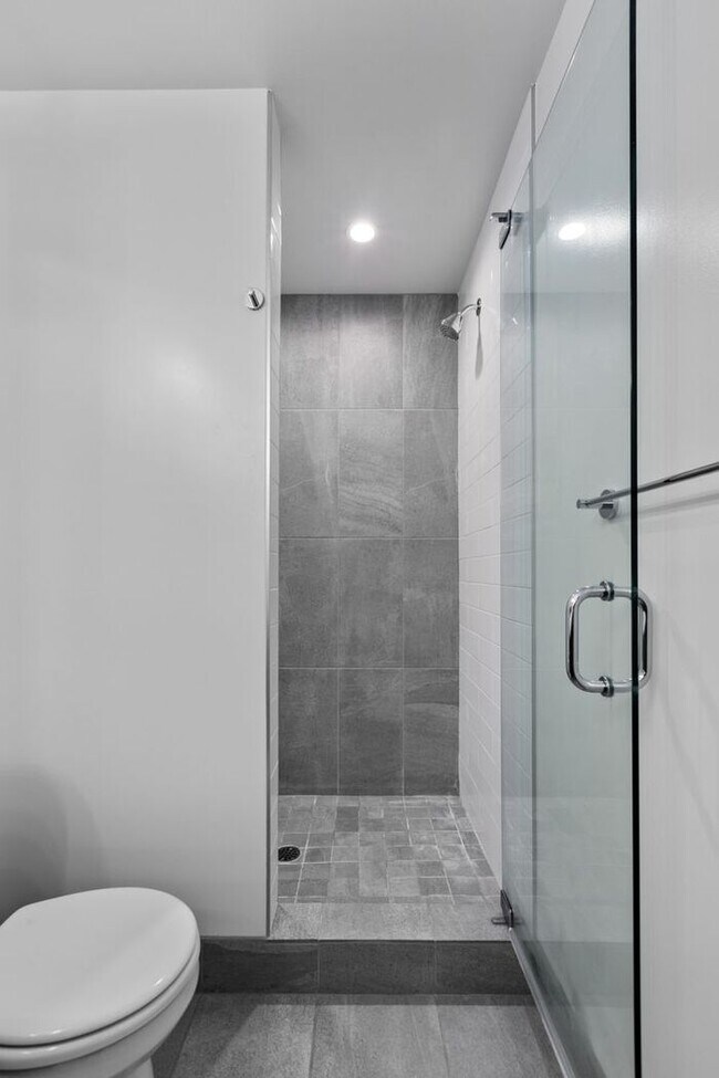 Building Photo - Sweet Ultra-Modern Air-Conditioned West Seattle Townhome w/ Parking