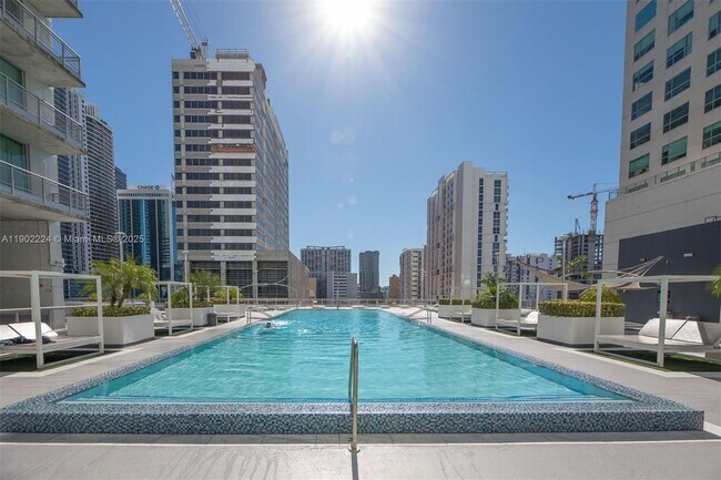 Building Photo - 690 SW 1st Ct