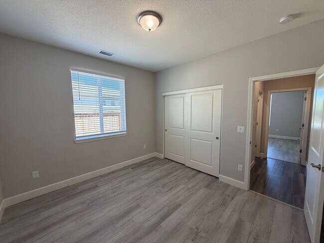 Building Photo - 3 bed/ 2 bath Reno home available in the Wild Stallion Estates