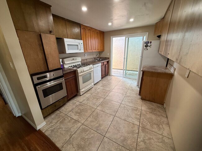 Building Photo - 5430 Mary Lane Dr