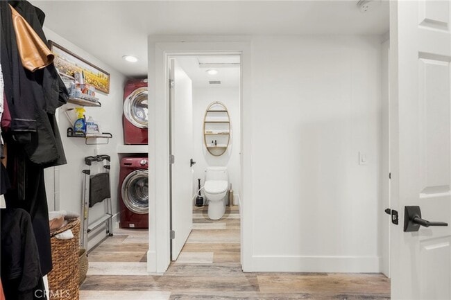 Building Photo - 1720 Vista Del Lago