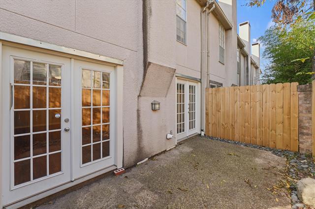 Building Photo - 4409 Travis St