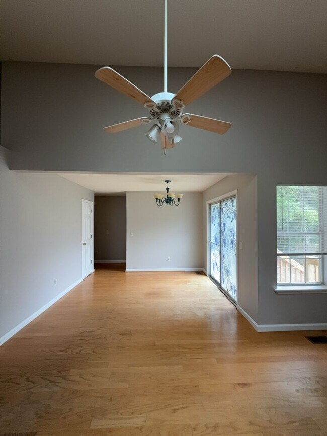 Building Photo - 469 Coops Ct